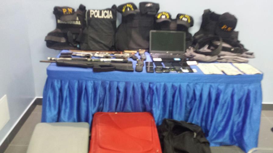 Policía apresa miembros de una presunta banda que asaltaba haitianos 
