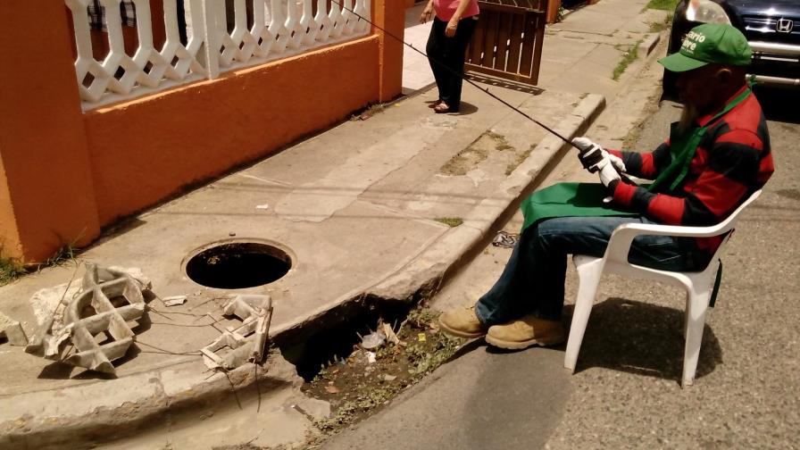 Desaprensivos se roban tapa metal en Bello Campo