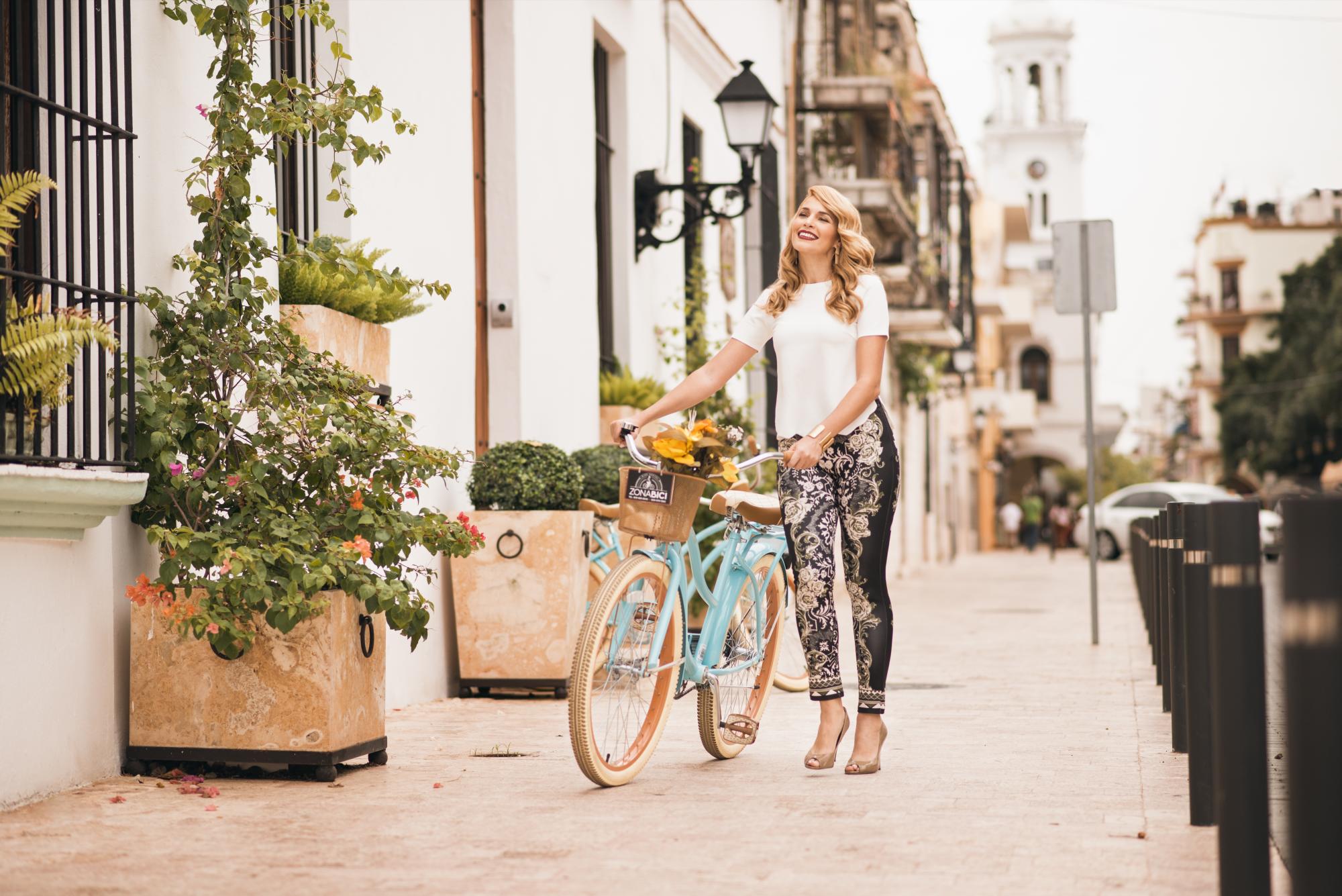 Blusa Misura • Pantalón y pulsera Kei Moda y Diseños • Bicicleta ZonaBici.