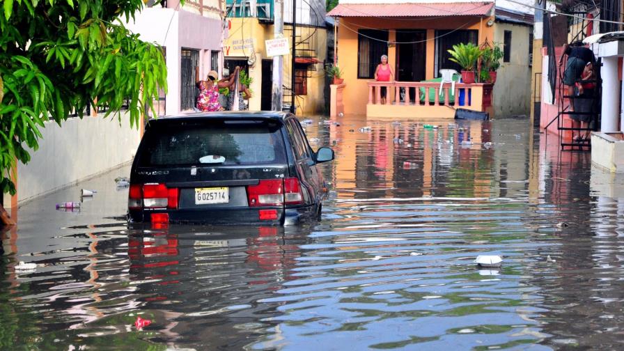 Lluvias dejan más de 100 casas inundadas en sector de Santiago