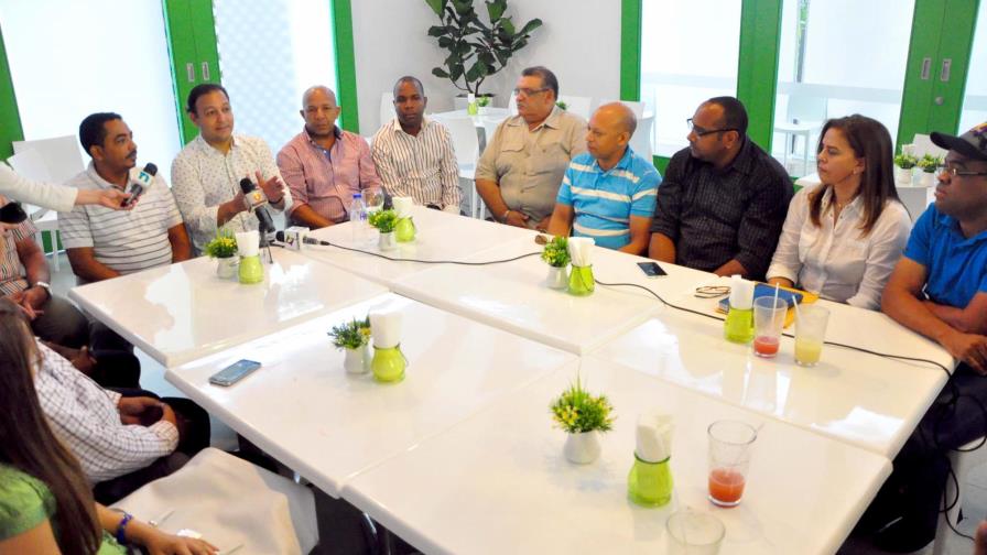 Directiva de Conatra en Santiago anuncia apoyo a Abel Martínez