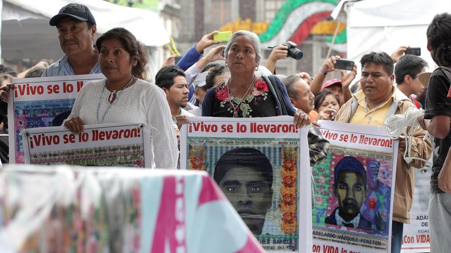 Padres de los 43 acaban ayuno y llaman a mexicanos a marchar por aniversario