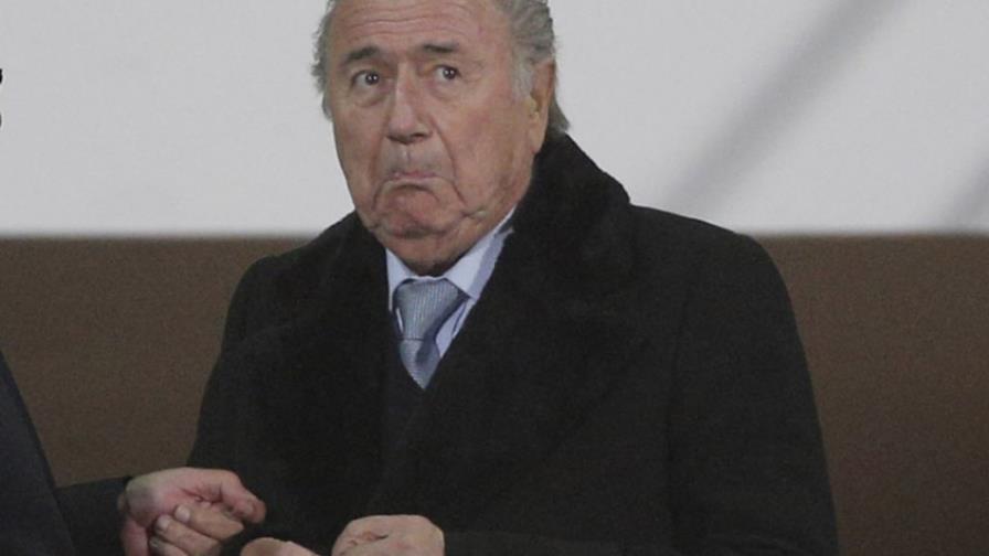 “Cataclismo” en el fútbol tras el proceso a Blatter, según la prensa española