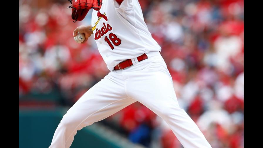 Carlos Martínez queda fuera de acción para el resto de la temporada