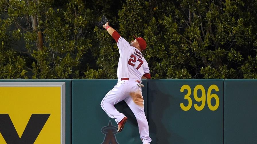 Freese y Trout guían a Angelinos en triunfo sobre Marineros 