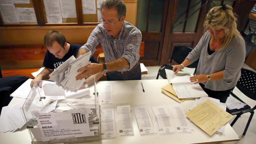 Los primeros resultados dan mayoría a nacionalistas en elecciones de Cataluña 