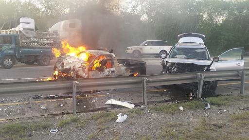 Dos personas mueren calcinadas en accidente de tránsito en San Pedro de Macorís