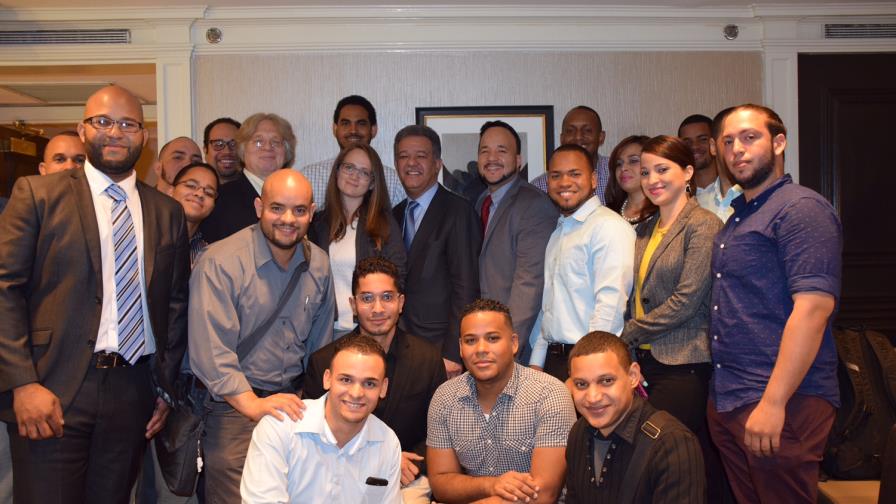 Leonel se reúne con jóvenes en Nueva York