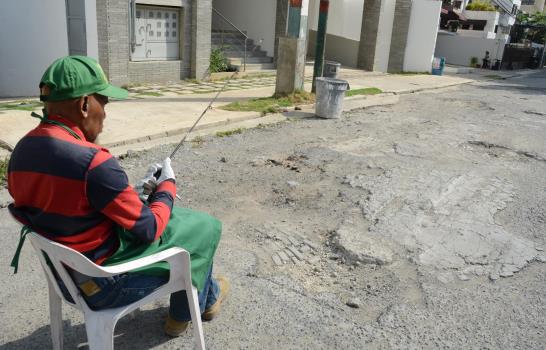 En La Arboleda, la calle Fabio A. Mota es un hoyo