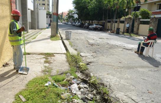 En La Arboleda, la calle Fabio A. Mota es un hoyo