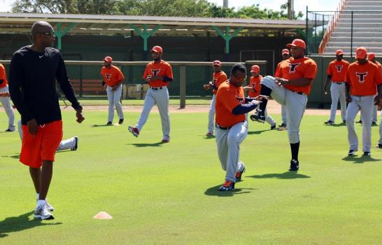 Un total de 29 jugadores se reportan al primer día de prácticas de los Toros