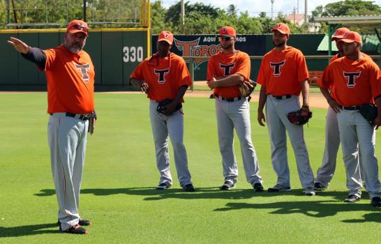 Un total de 29 jugadores se reportan al primer día de prácticas de los Toros
