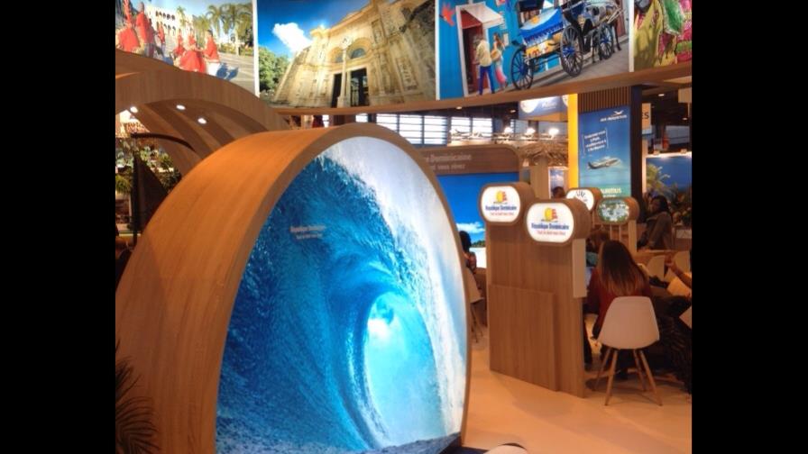 El ministro de Turismo inaugura el stand de República Dominicana en feria de París