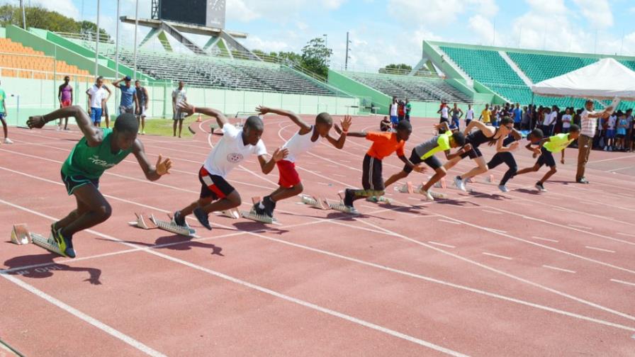 Inefi y Federación de Atletismo realizan convivio escolar