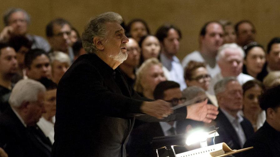 Plácido Domingo rinde tributo a su hermana en un multitudinario concierto