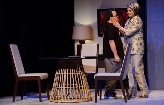 Orange realiza gala estreno obra  de teatro “Olivia y Eugenio”  