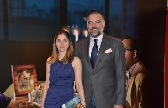 Orange realiza gala estreno obra  de teatro “Olivia y Eugenio”  