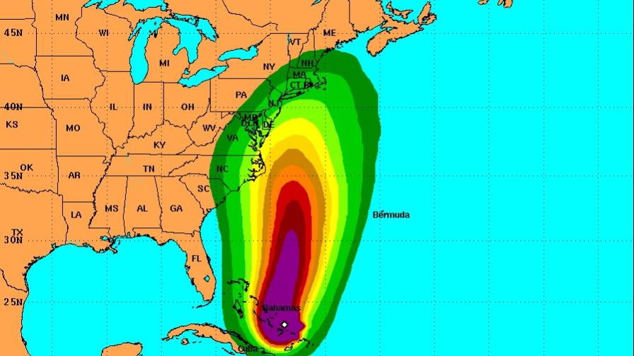 El ojo del poderoso huracán Joaquín, sobre el centro de las Bahamas
