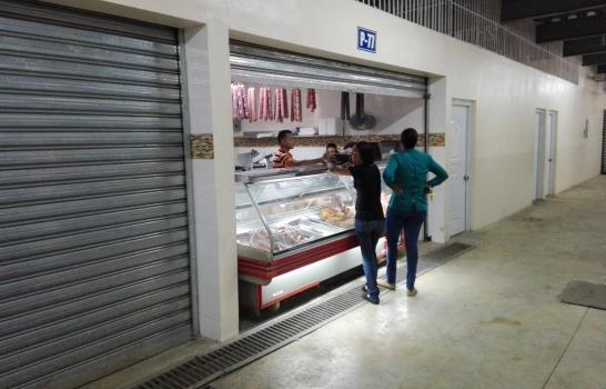 Siguen bajas las ventas en el Mercado del Almirante, Santo Domingo Este