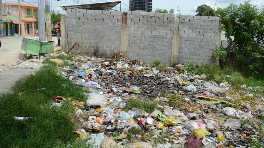 Improvisan vertedero en La Javilla