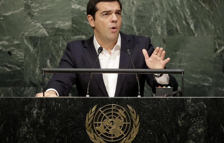 Tsipras pide no levantar “muros más altos” frente al flujo de migrantes