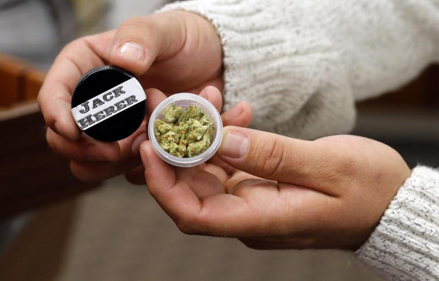 Oregon inicia venta de marihuana con fines recreativos 
