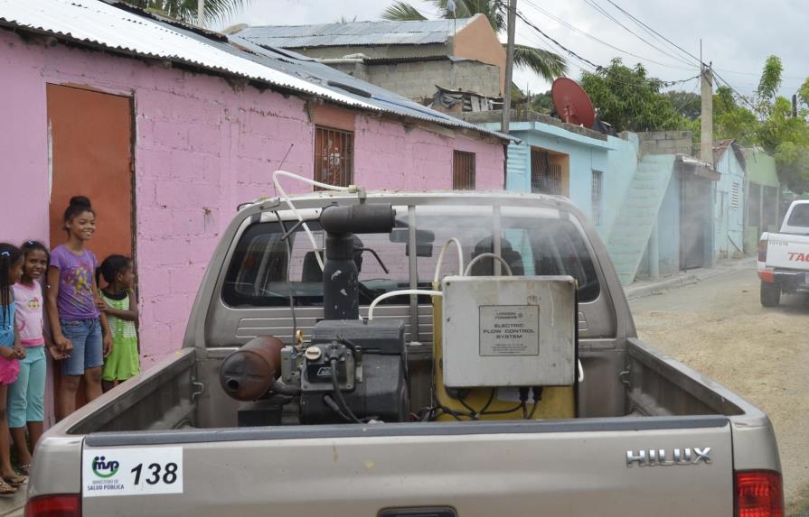 Autoridades de salud intervienen barrios de Santo Domingo Este para prevenir el dengue 