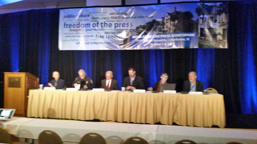 Expertos abogan por una información precisa y que fomente el diálogo como objetivo de los medios