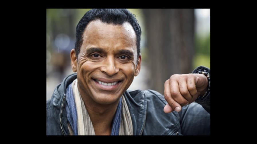 Jon Secada busca rescatar el mambo con un disco en honor al cubano Benny Moré