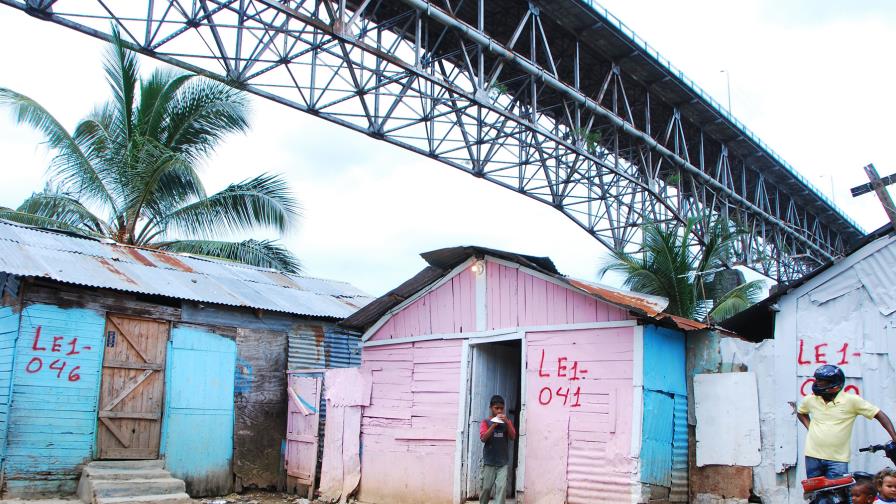 El subdirector de la OPRET calificó de trabajo extraordinario el desalojo de familias