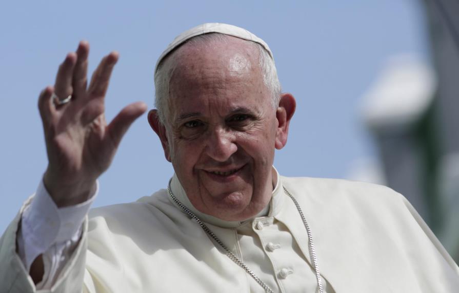 Papa Francisco: “Por dos duros mucha gente vende el alma, la felicidad, la vida y todo”