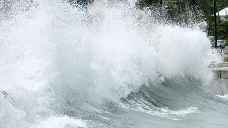 El huracán Joaquín se aleja de Bahamas rumbo hacia el noreste del Atlántico