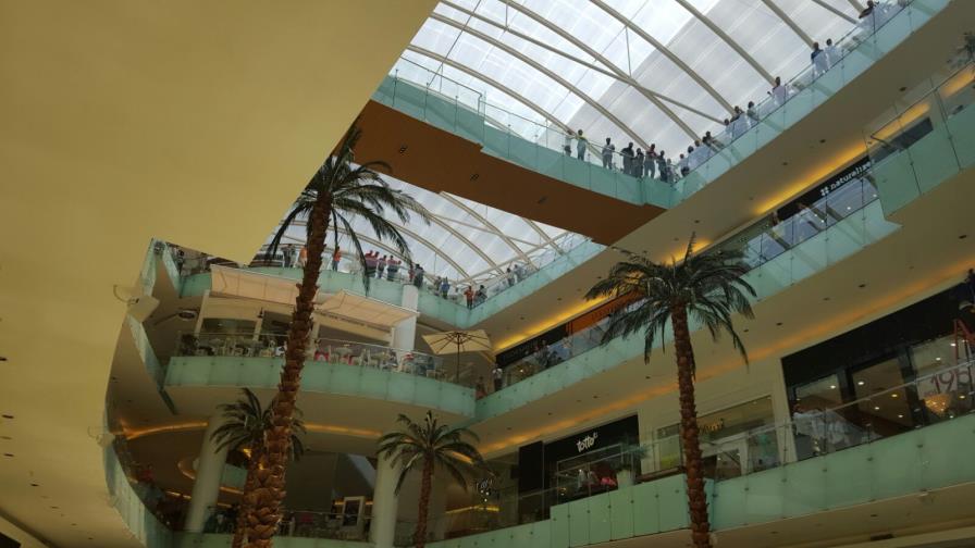 Un hombre se lanza del cuarto piso de la plaza Ágora Mall