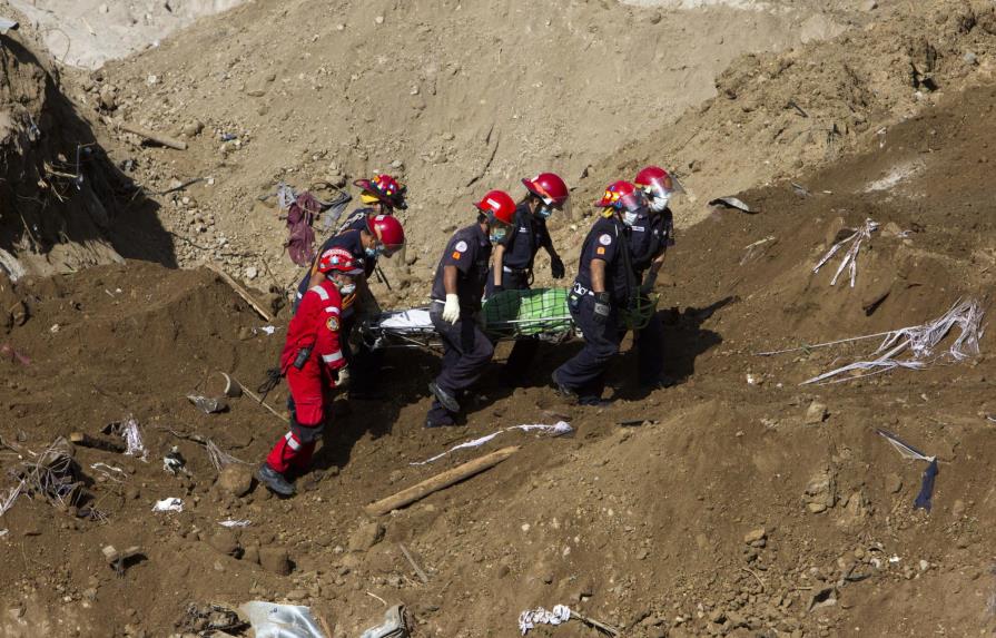 Reanudan labores de rescate en Guatemala y suben a 87 los muertos por alud