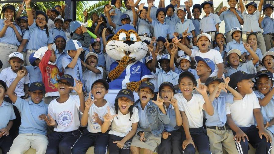 El Licey devuelve a la comunidad apoyo en terreno de juego