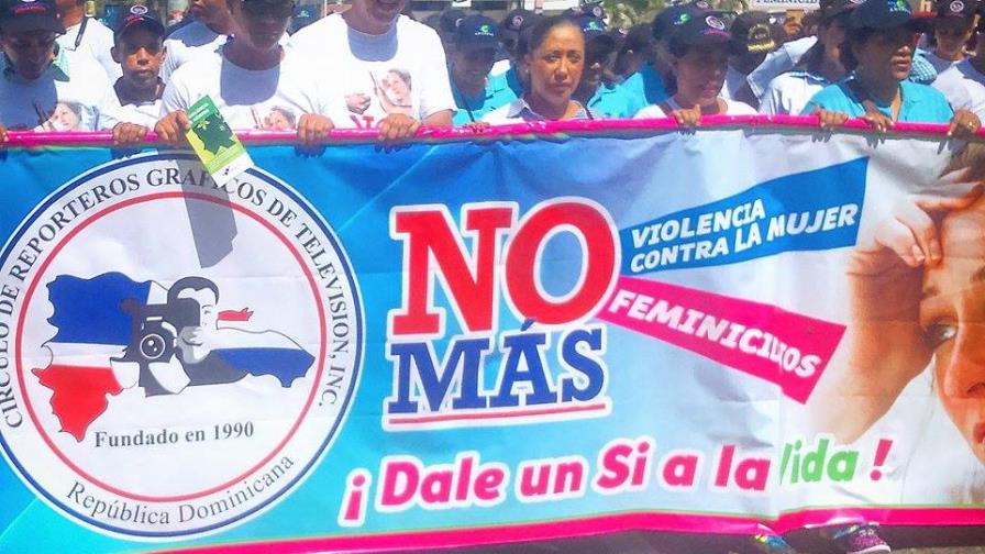 Reporteros gráficos marchan contra la violencia hacia las mujeres