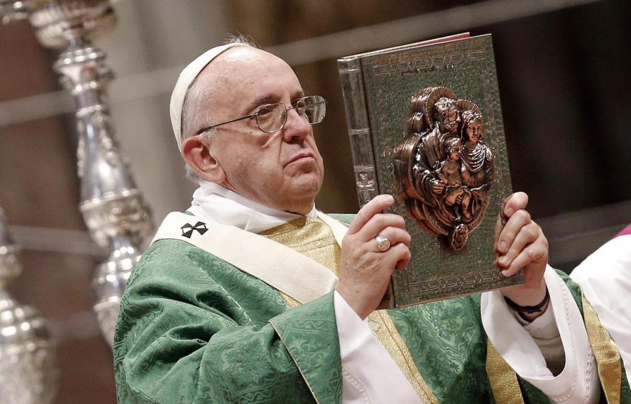 El papa: la Iglesia debe aceptar a las “parejas heridas” 