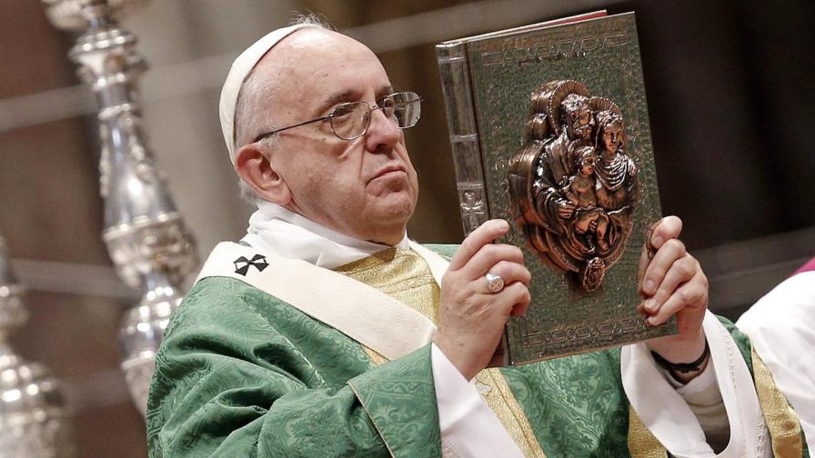 El papa: la Iglesia debe aceptar a las “parejas heridas” 