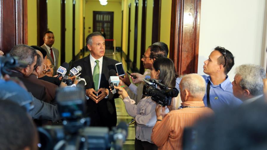 El ministro administrativo de la Presidencia dice que la oposición hace campaña de mentiras 