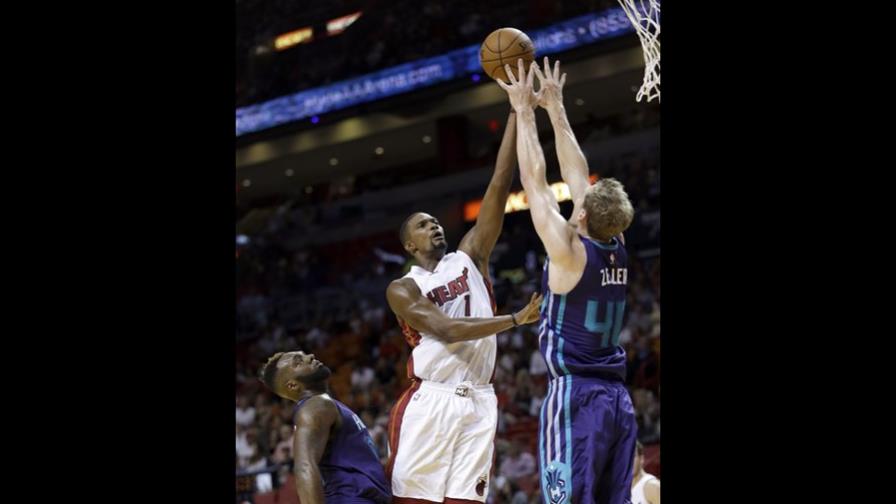 Chris Bosh reaparece con el Heat