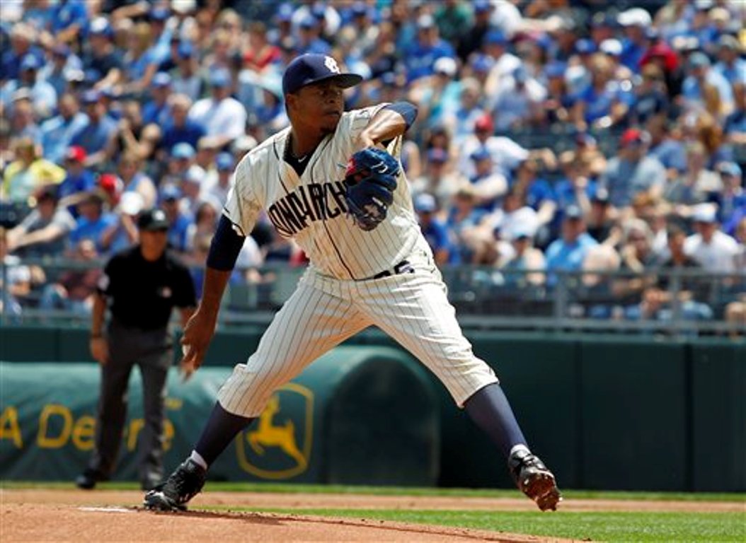 El lanzador dominicano Edinson Volquez, de los Reales de Kansas City, con marca de 13-9 lanzará el segundo partido por los Reales de Kansas