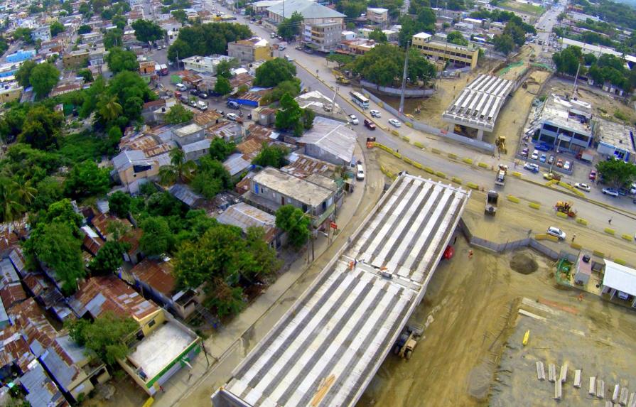 Obras Públicas dice construye obras para modernizar a Santiago