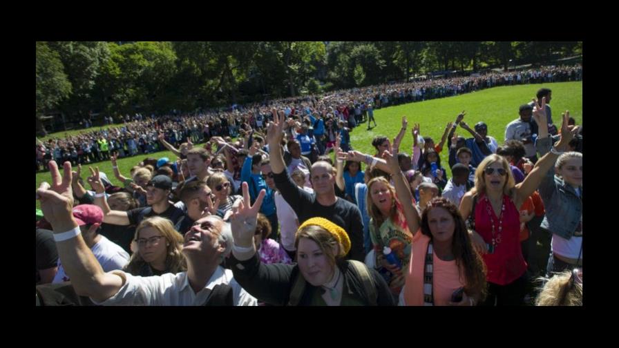 Solo 2,000 personas acudieron a llamado de Yoko Ono para símbolo de la paz
