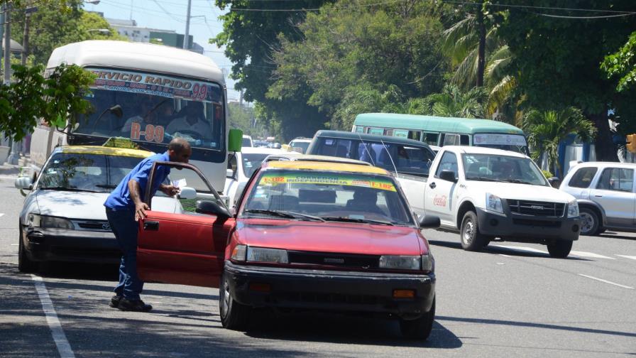 Falta de educación choferes del transporte público empeora caos en tránsito del Gran Santo Domingo Falta de educación choferes del transporte público empeora caos en tránsito del Gran Santo Domingo