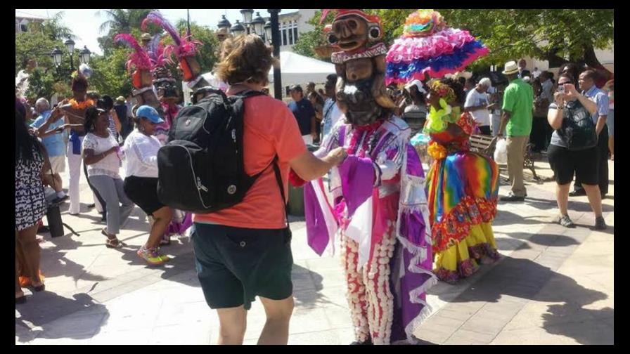 Cruceristas gastaron más de US$100 mil en Puerto Plata
Cruceristas gastaron más de US$100 mil en PP Cruceristas gastaron más de US$100 mil en Puerto Plata
Cruceristas gastaron más de US$100 mil en PP