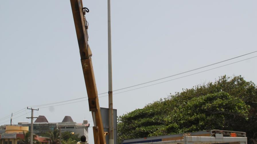 Cabildo sustituye luminarias en seis parques y plazas públicas 