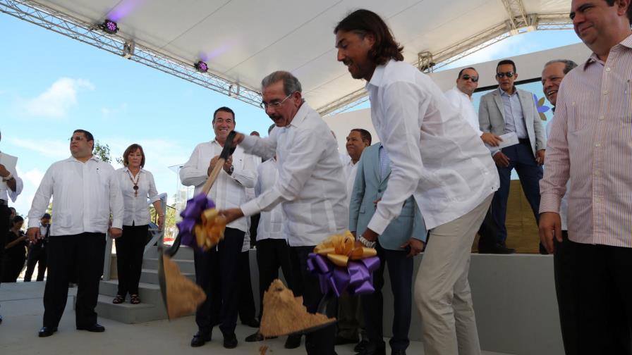 Danilo Medina da primer palazo hotel Excellence El Carmen