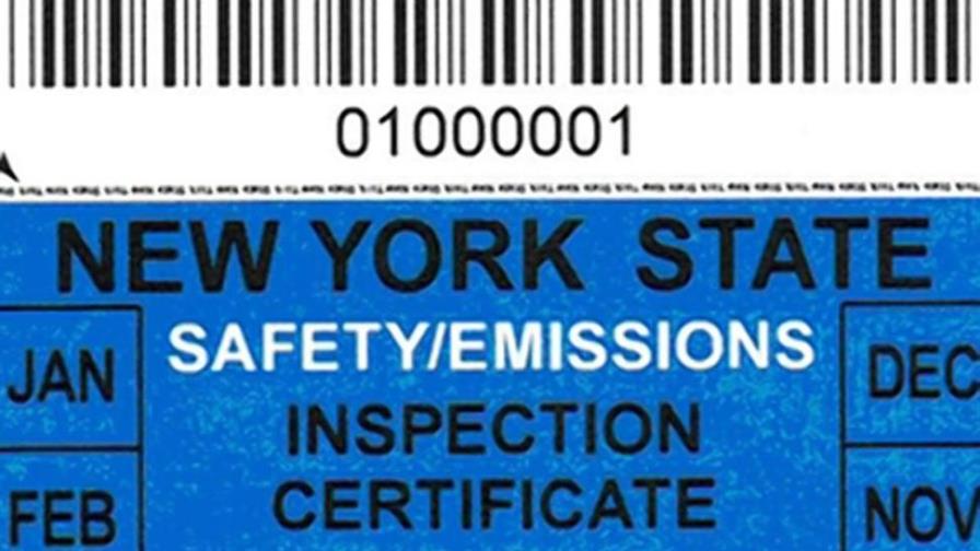 Arrestan un dominicano en Nueva York con 935 marbetes falsos para inspección de vehículos Arrestan un dominicano en Nueva York con 935 marbetes falsos para inspección de vehículos