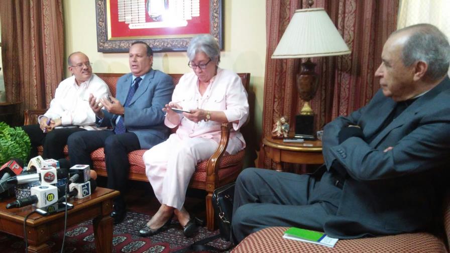 Salud Pública pide ayuda a la Iglesia para combatir el dengue Salud Pública pide ayuda a la Iglesia para combatir el dengue