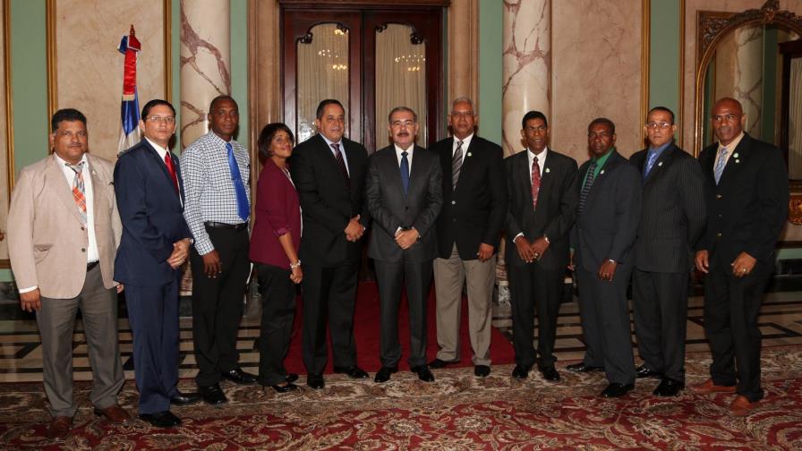 Profesionales agropecuarios piden a Medina RD$43,700 de salario